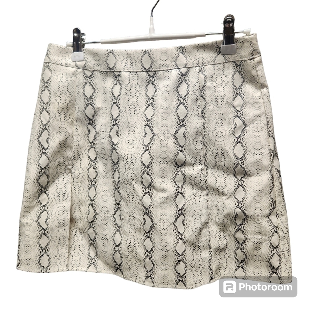 Princess Polly Women's Faux Snake Print Mini Skirt Sz. 4